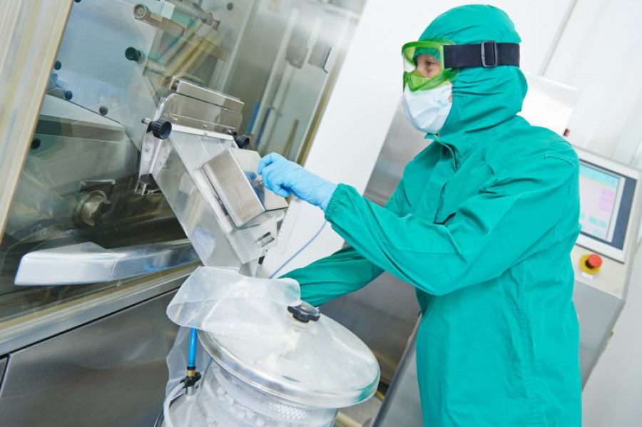 Trabajadoraempresafarmaceutica123rf 18788