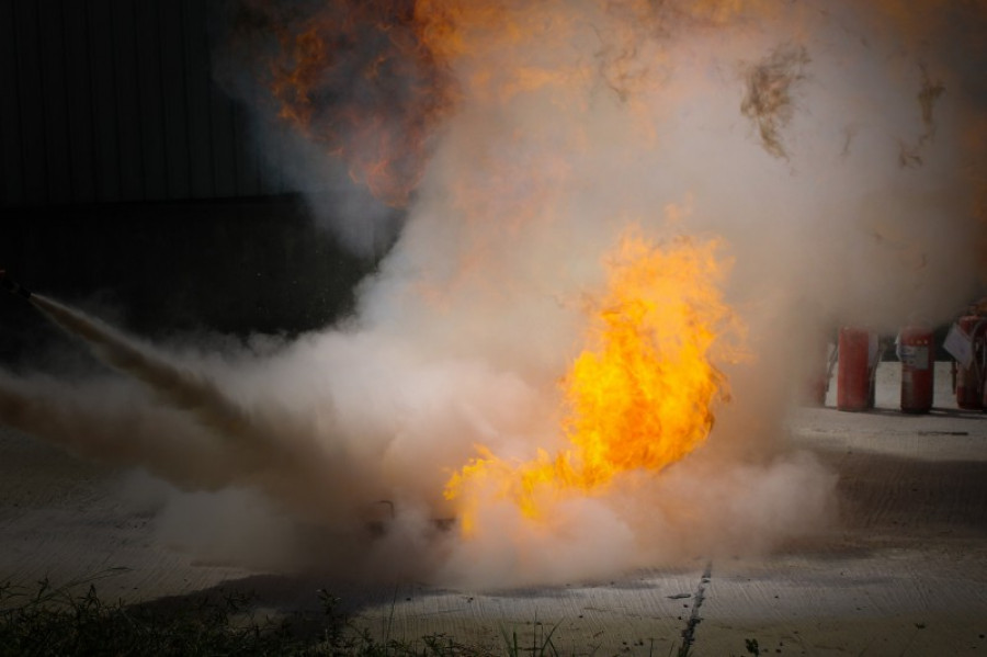 Fuego quimicoseco123rf 18668