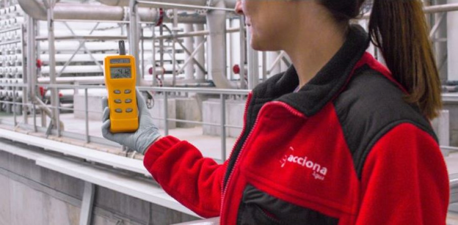 Acciona mujer