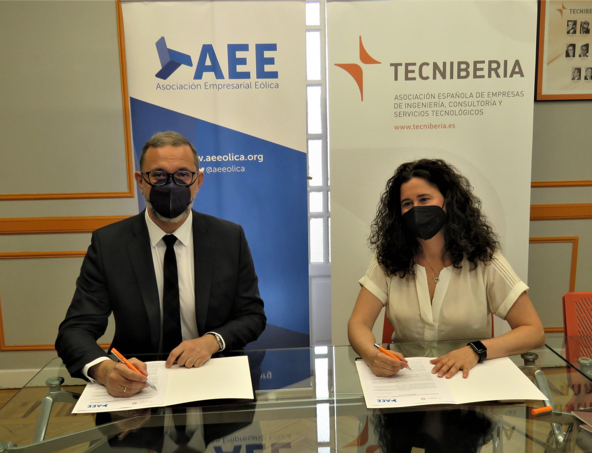 Firma convenio tecniberia AEE eolica