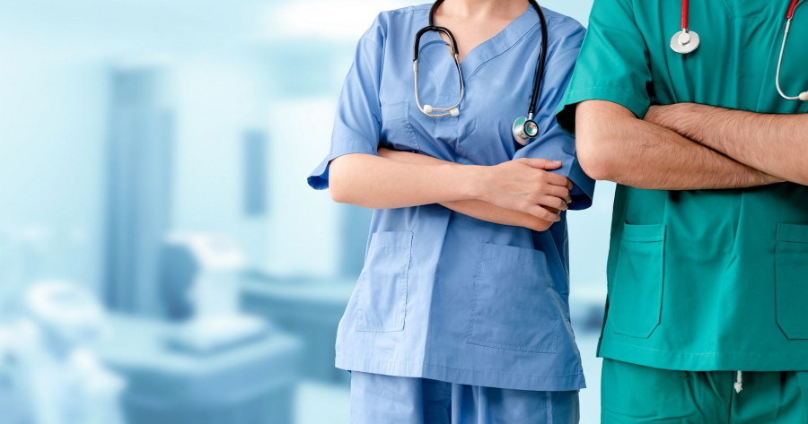 Libre uso bigstock doctor and surgeon with arms c 312851761