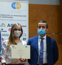 Anna Broto junto a Manel Vera  T.EN Award IQS