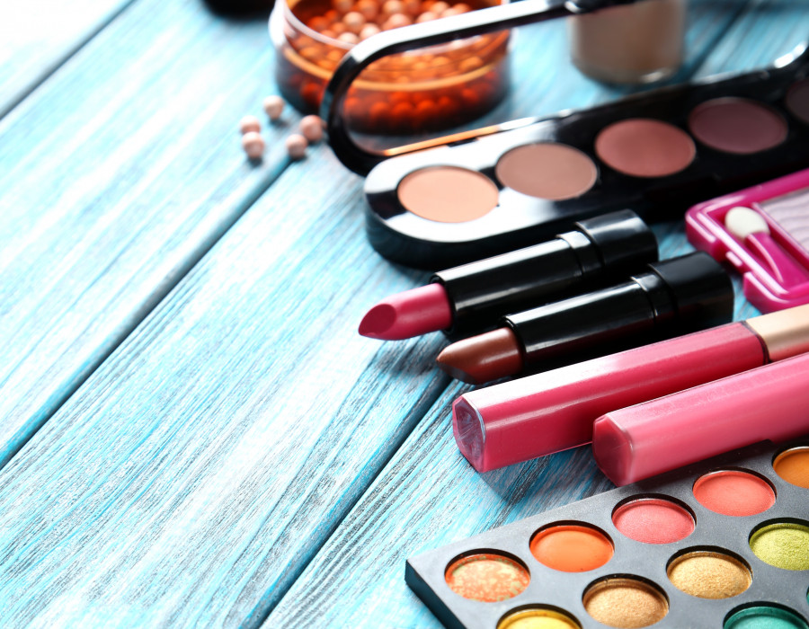 CepilloMaquillajecosmetica123rf
