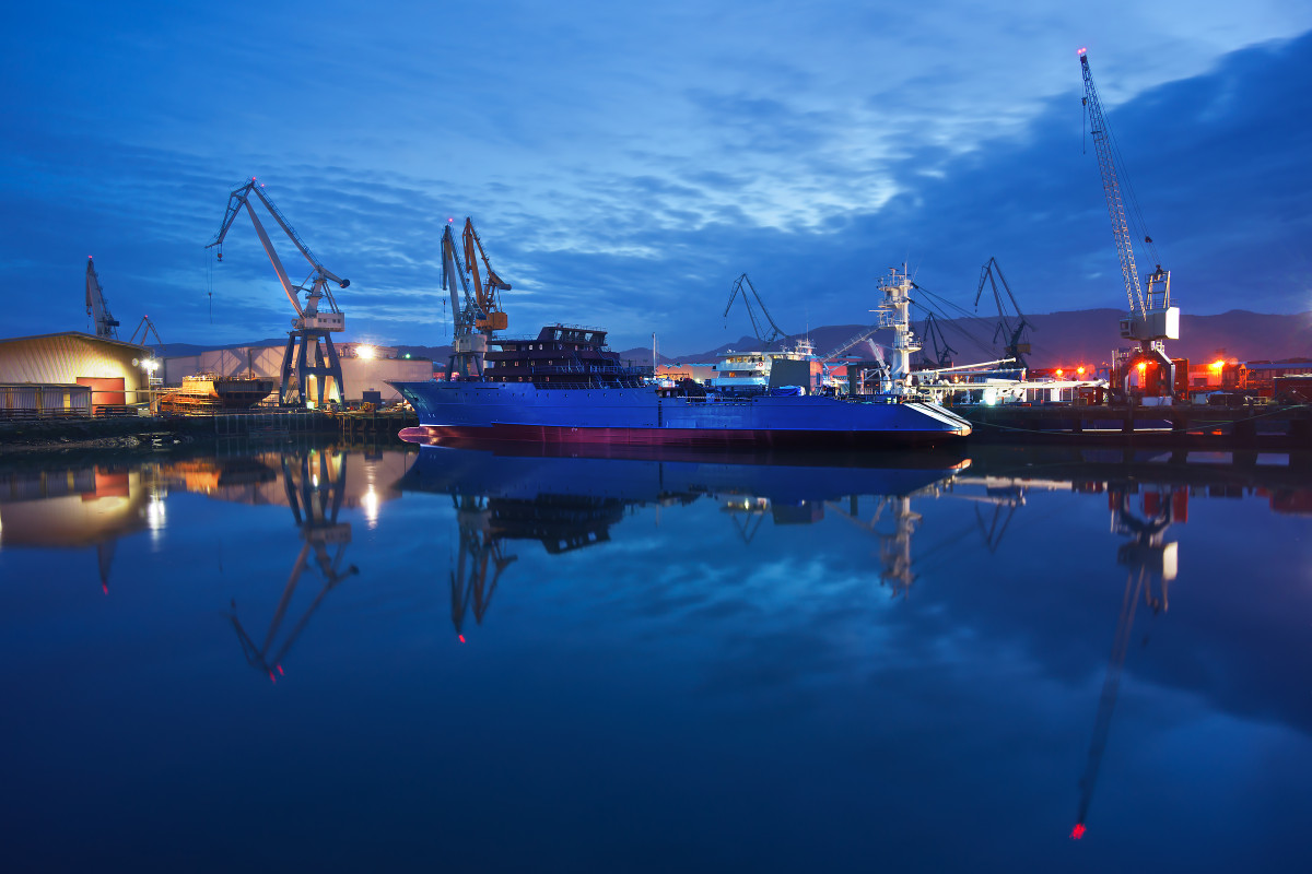 Pais vasco puerto muelle gruas 123 rf