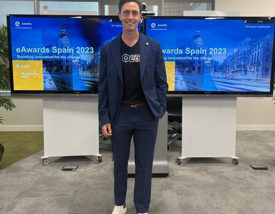 Ganador eAwards EspanÞa 2023 Alejandro Ruiz, CEO CHECKTOBUILD    copia